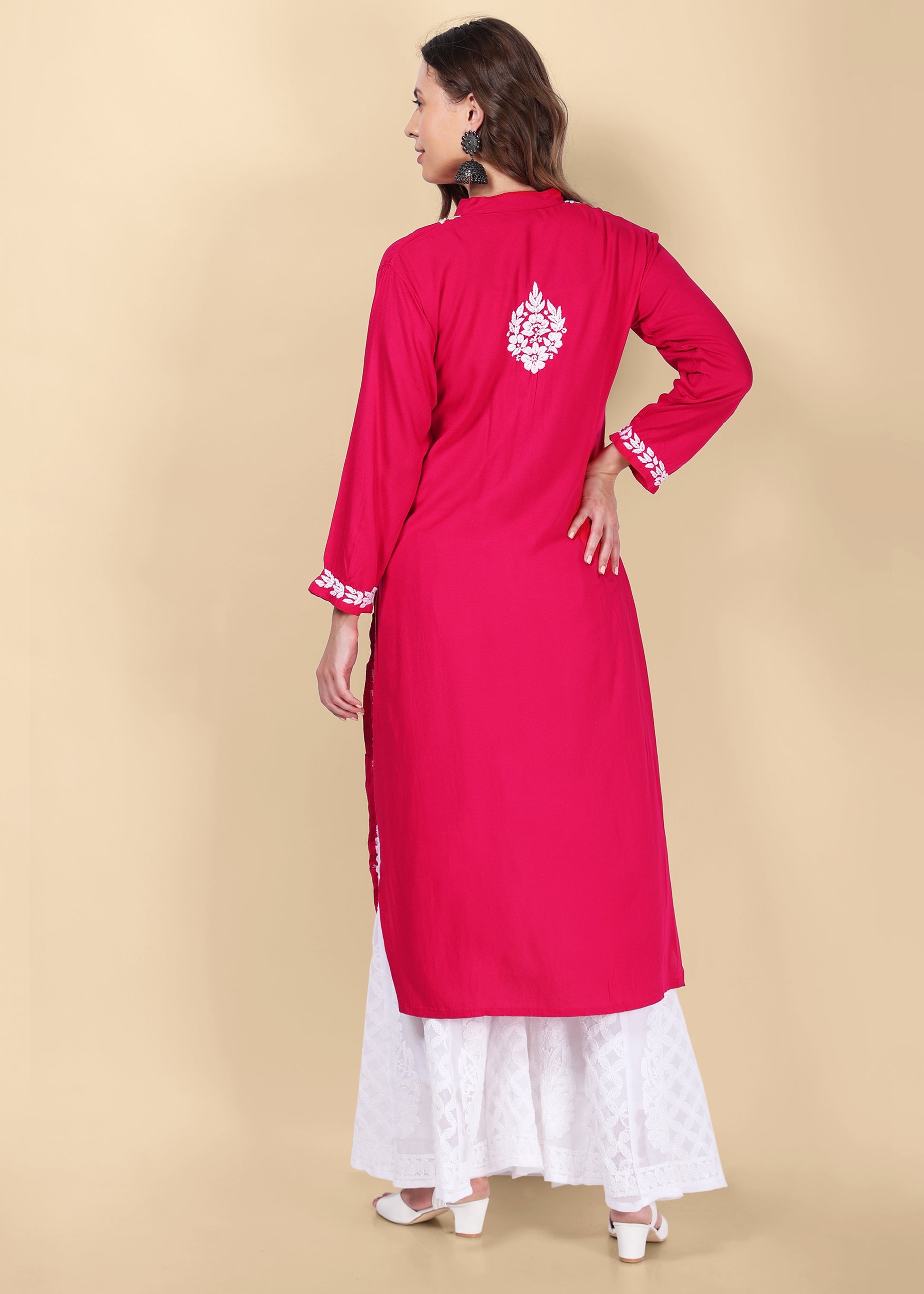 Ryon Hand Embroided Lucknow Chikankari Straight Kurta.