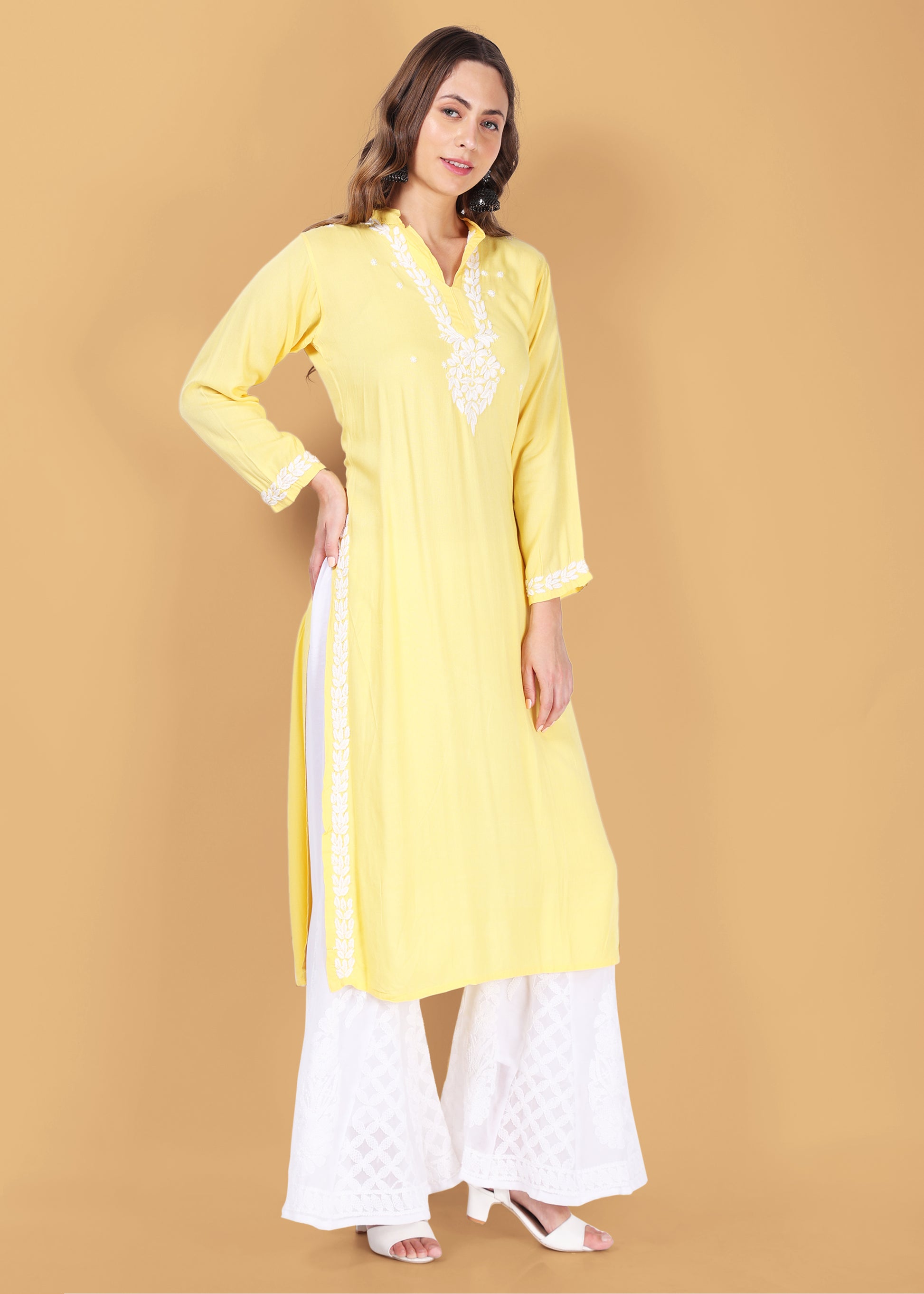 Ryon Hand Embroided Lucknow Chikankari Straight Kurta.