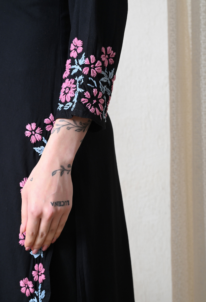 Hand Embroidered Chikankari Rayon Kurta with Floral Thread Work – Pink