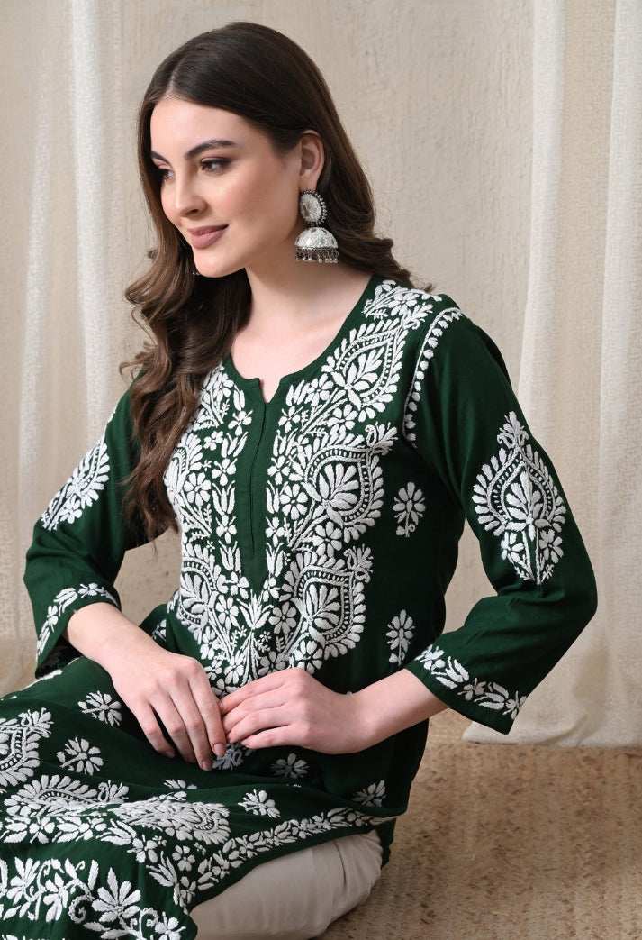 Green & White Hand-Embroidered Chikankari Rayon Straight Kurta