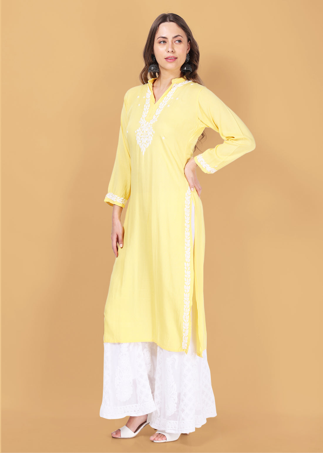 Ryon Hand Embroided Lucknow Chikankari Straight Kurta.